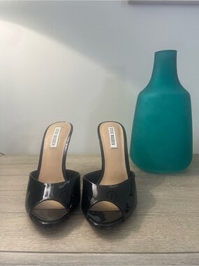 Steve Madden Black Patent Open-Toe Slip-On Mules
